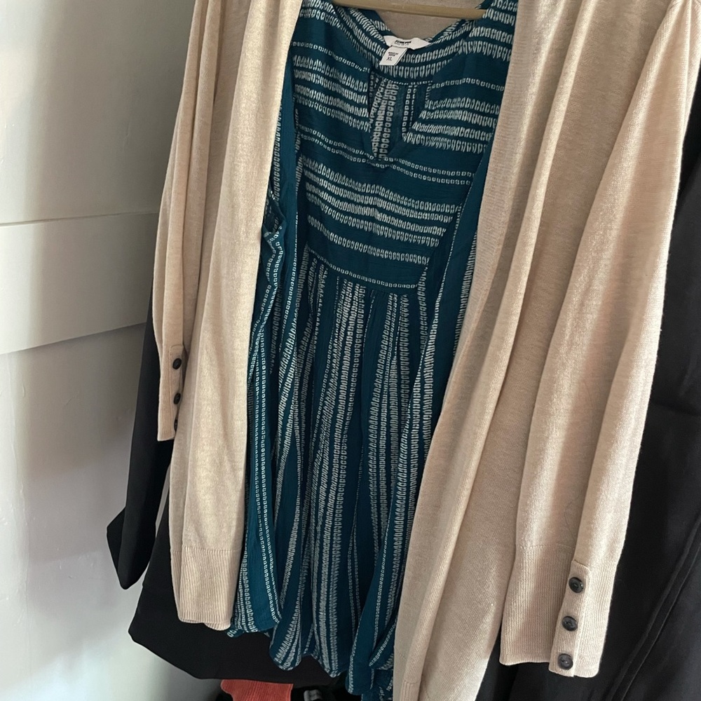 NWT Sonoma Front Notch Panel Femme Tank 💙